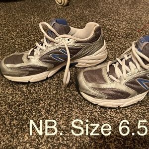 New Balance tennis shoes